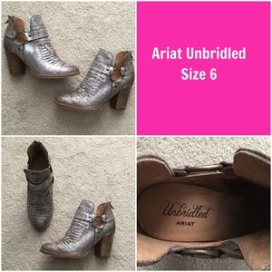 Ariat Jaelle Metallic Suede Booties